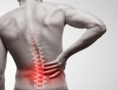 Πρέπει να τις εντάξεις στην διατροφή σου: 8 τροφές που μειώνουν τους πόνους στη μέση